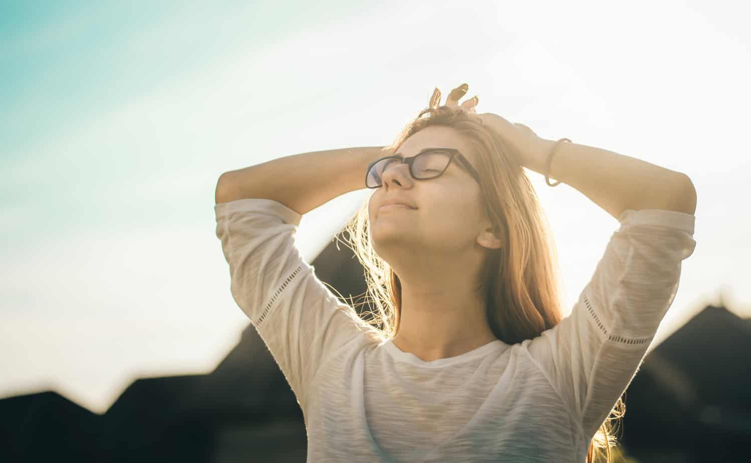 How to Live in The Now  (5 Simple Steps)
