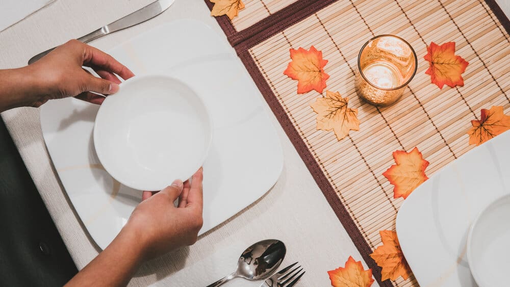 celebrate a minimalist thanksgiving