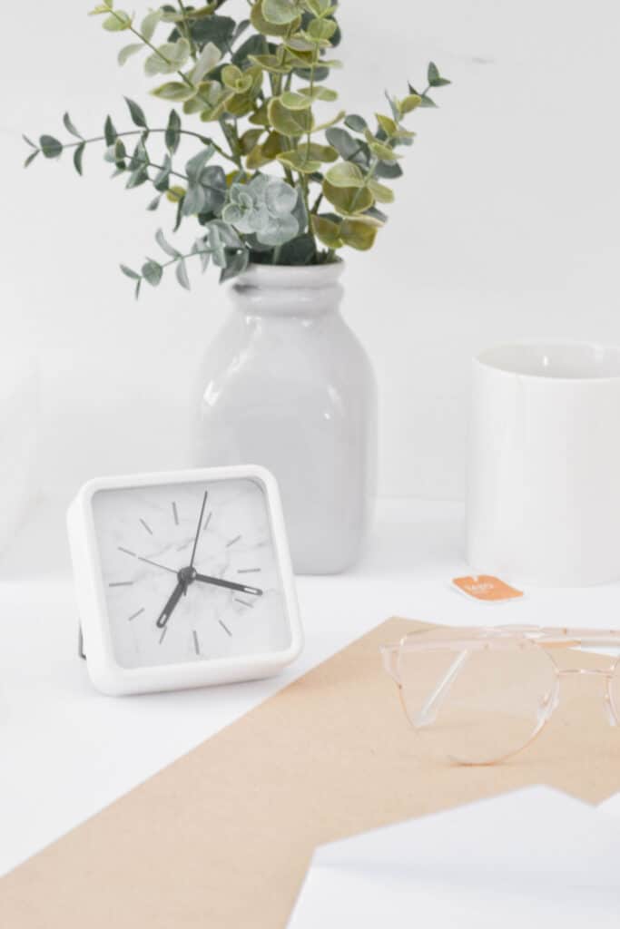 minimalist home office tips