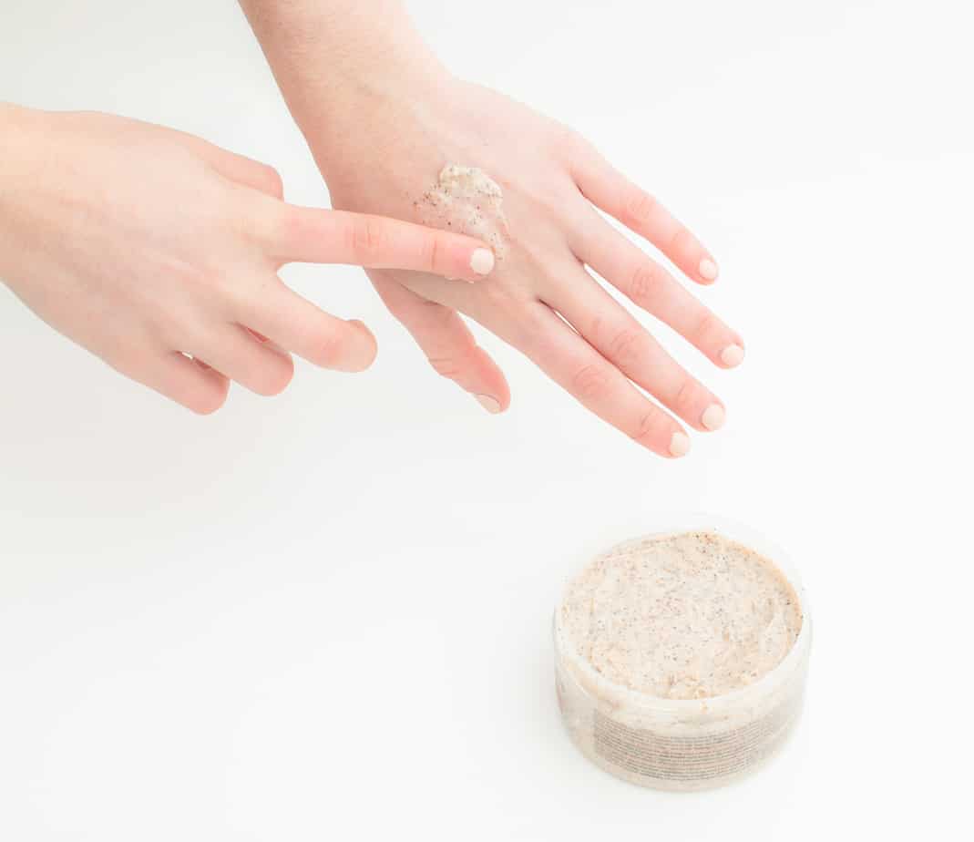 12 Minimalist Beauty Tips To Look Natural All Day Long