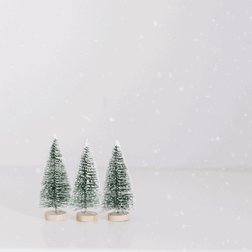 minimalist christmas tree decor